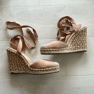 Ivanka Trump wedge size 8.5